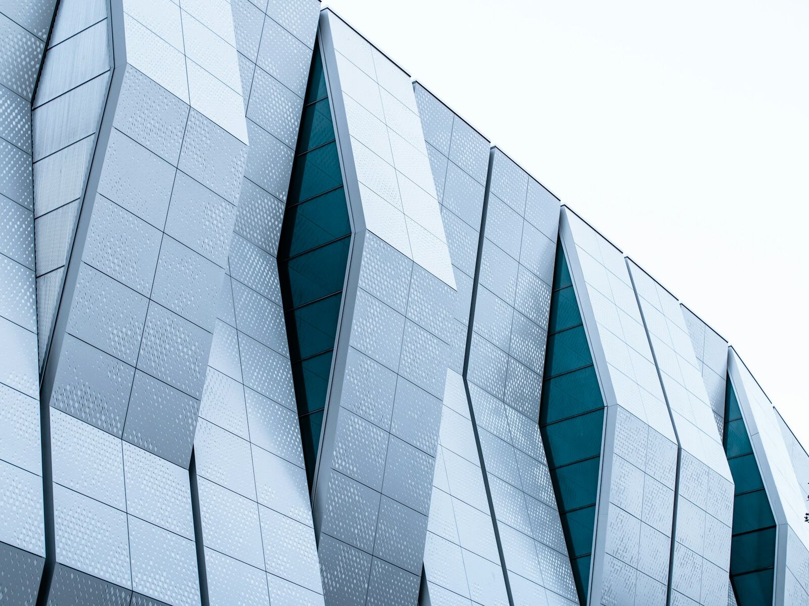 Arquitetura contemporânea de metal e vidro